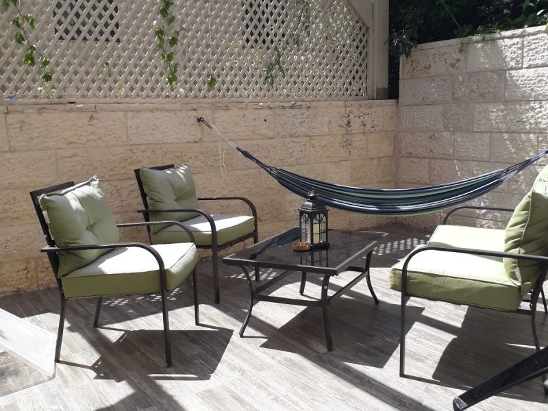 נופש בוטיק . קוטג' ברחוב הגפן 16 קרית יערים, טלז סטון