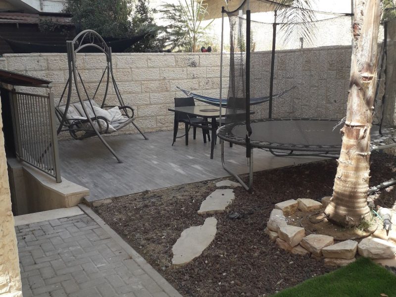 נופש בוטיק . קוטג' ברחוב הגפן 16 קרית יערים, טלז סטון