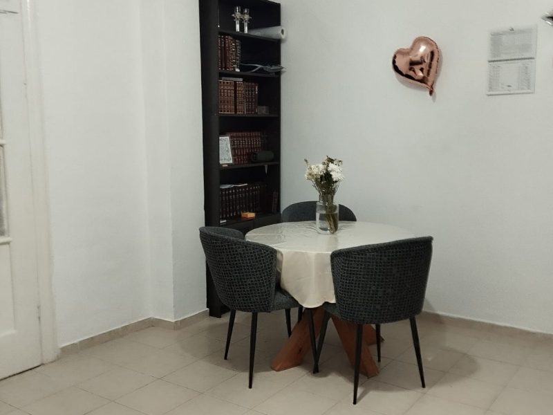 דירת שני חדרים, ירושלים, גאולה