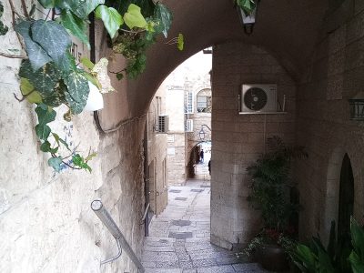 דירה לזוג, הרובע היהודי - העיר העתיקה, 2 דק' מהכותל, משופצת