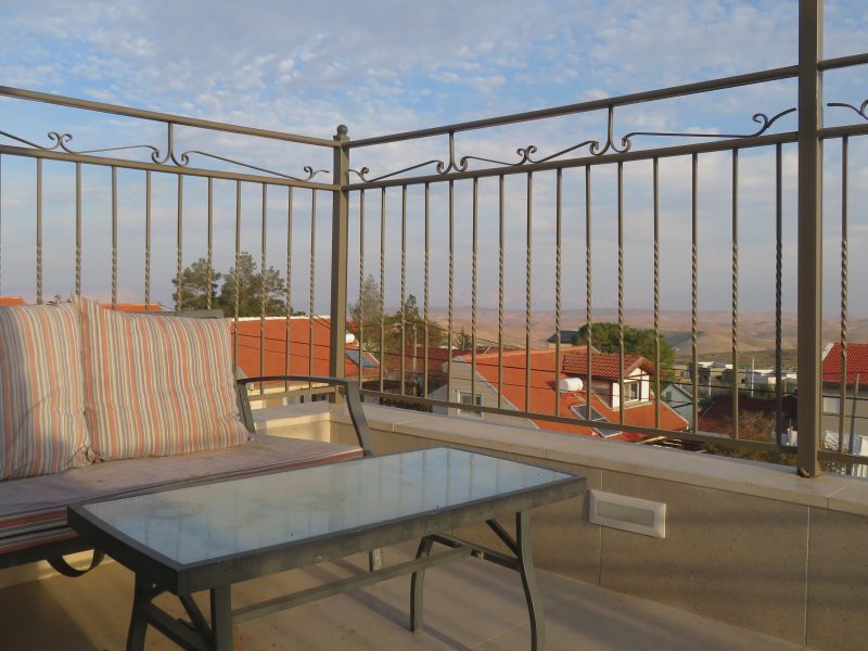 נווה מדבר-צימר זוגי/משפחתי מהמם בישוב מעלה עמוס, אזור ביתר עילית, ירושלים