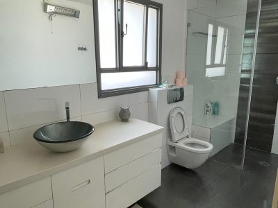 וילה גדולה ומפוארת, גבעת שמואל, קרוב לבני ברק.