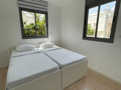 וילה גדולה ומפוארת, גבעת שמואל, קרוב לבני ברק.