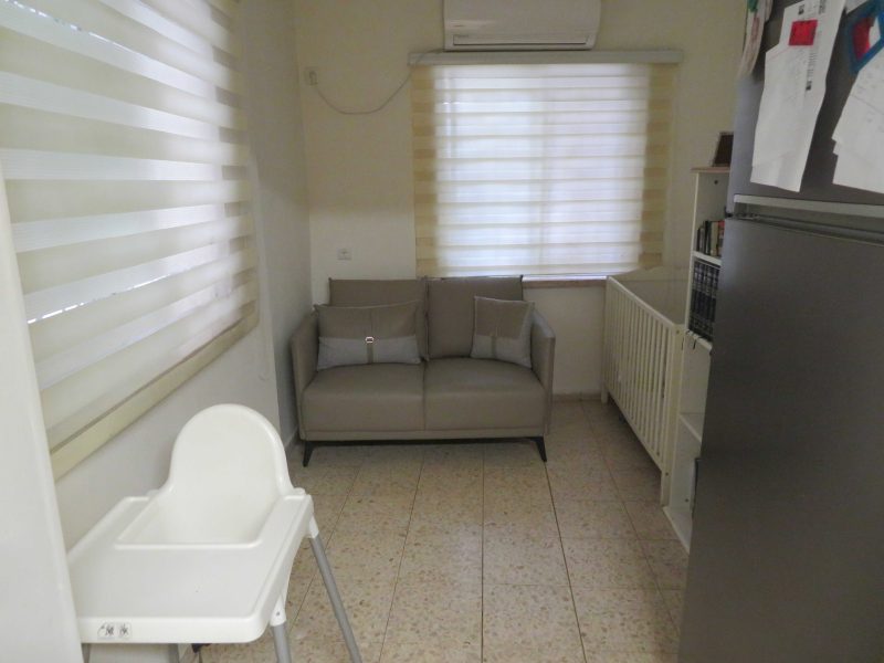 דירה עם חצר גדולה וכניסה פרטית, באזור כיכר השבת, גאולה מאה שערים מרכז ירושלים