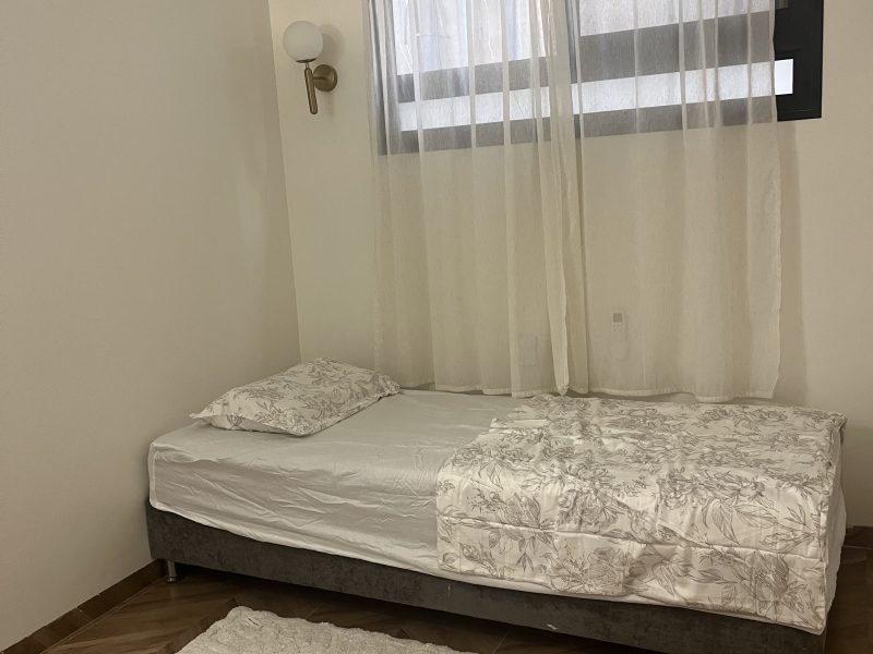 דירה חדשה מהממת ומשופצת, עם מרפסת, אזור העירייה בני ברק