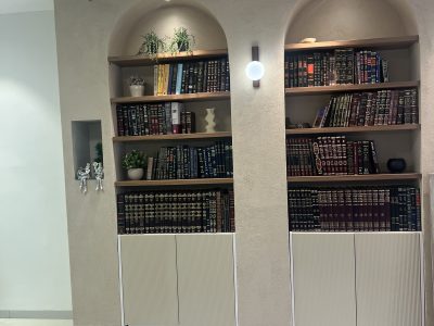 דירה חדשה מהממת ומשופצת, עם מרפסת, אזור העירייה בני ברק