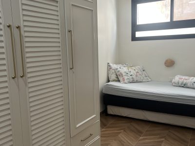 דירה חדשה מהממת ומשופצת, עם מרפסת, אזור העירייה בני ברק