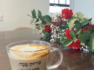 דירה חדשה מהממת ומשופצת, עם מרפסת, אזור העירייה בני ברק