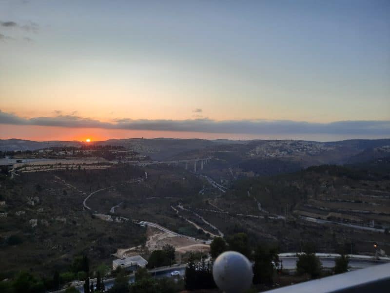 ירושלים בנוף, רוממה ירושלים