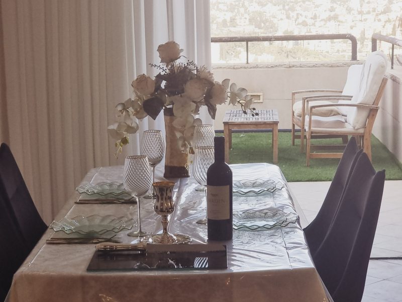 דירת פנטהאוז מטופחת ונקיה עם מרפסת לנוף פנורמי וג'קוזי ספא ענק, בית וגן ירושלים