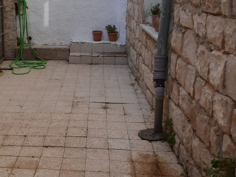 דירה צפתית קסומה בעיר העתיקה בסמוך לרחוב הגלריות, צפת