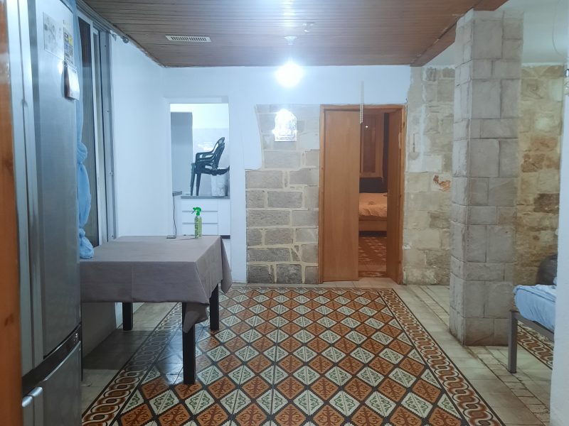 דירה צפתית קסומה בעיר העתיקה בסמוך לרחוב הגלריות, צפת