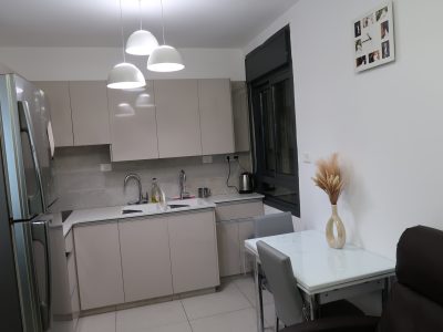 דירה יפה ונקיה, ירושלים שמגר 14 תנובה, שכונת רוממה
