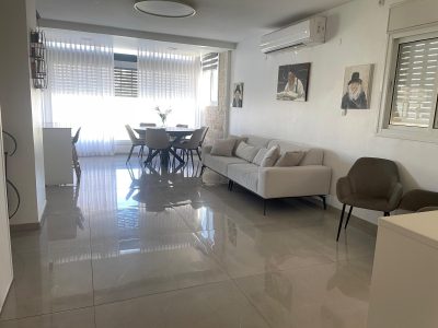 קוטג׳ יוקרתי ומפואר מול נוף פתוח לפארק ירמות • מושלם לשבת חתן, סמינרים ונופש משפחתי, רמת בית שמש ג