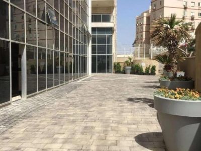 דירת נופש חלומית, נתניה, מעל הים (בית כנסת בבנין)