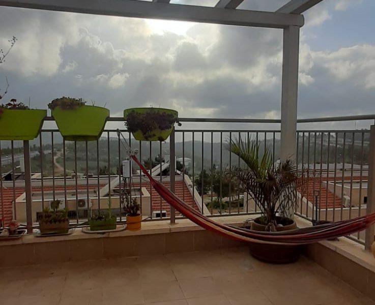 דירת קוטג' בקריית יערים, טלזסטון