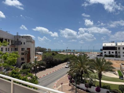 וילה מפוארת ומטופחת בנתניה, סמוך לחוף הנפרד + יחדה נפרדת