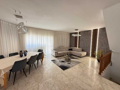 וילה מפוארת ומטופחת בנתניה, סמוך לחוף הנפרד + יחדה נפרדת