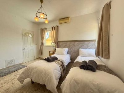 וילה מפוארת ומטופחת בנתניה, סמוך לחוף הנפרד + יחדה נפרדת