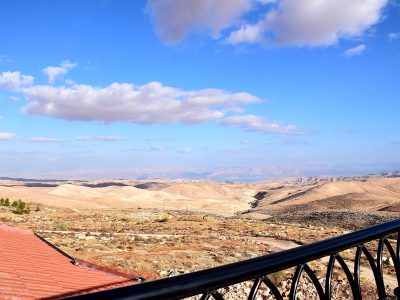 צימר מרפסת למדבר במעלה עמוס אזור ירושלים