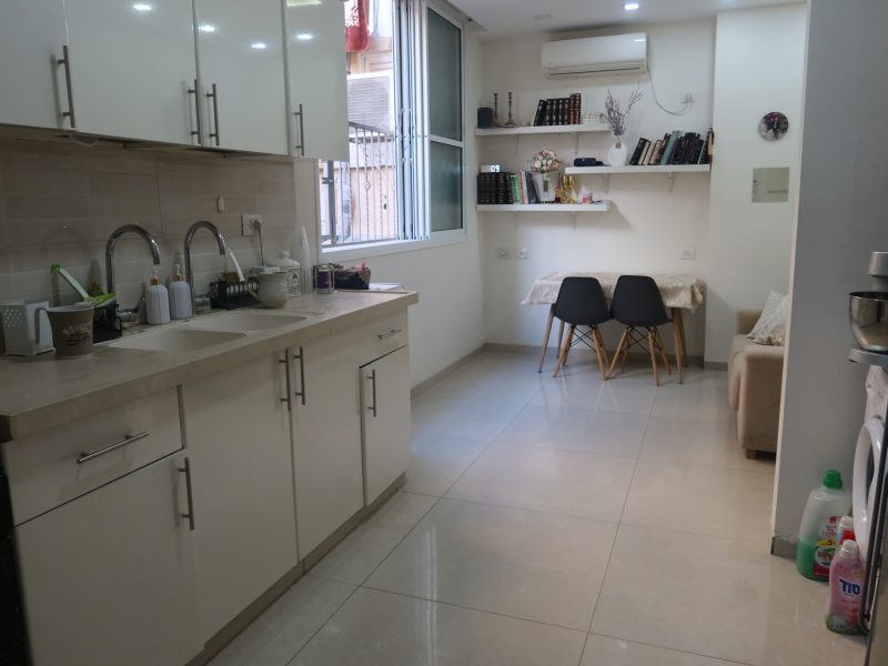 יחידת דיור נקיה לפסח , צמודה לרבי עקיבא , בני ברק