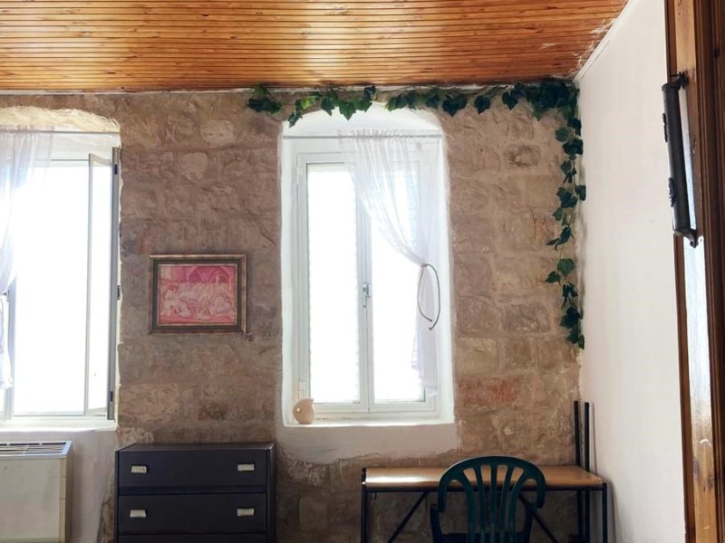 דירה צפתית קסומה בעיר העתיקה בסמוך לרחוב הגלריות, צפת