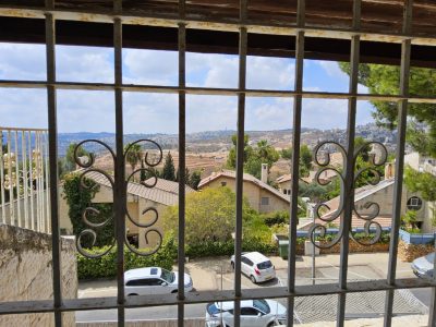 וילה פרטית במיקום מדהים, יפה, בלב רמות ירושלים מרוהטת מלא