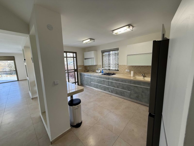 וילה באלון מורה ליד הר כביר, נוף להרי השומרון