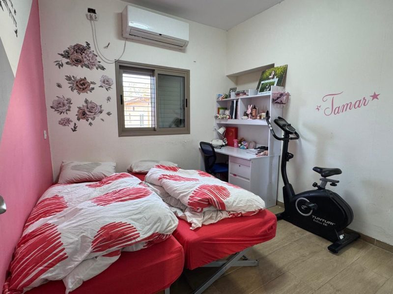 וילה חדשה עם חצר ענקית מאובזרת ומושקעות במושב החרדי יסודות