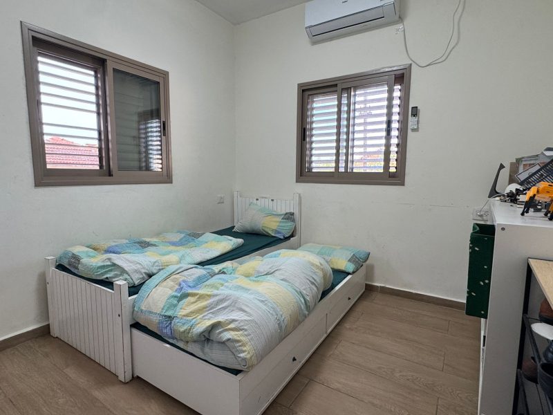 וילה חדשה עם חצר ענקית מאובזרת ומושקעות במושב החרדי יסודות