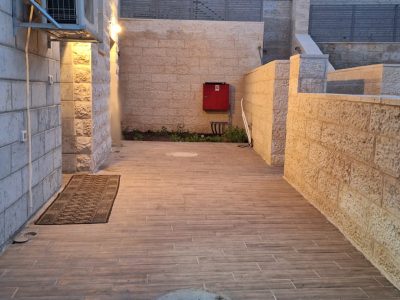 וילה גבעת זאב, עם בריכה גדולה