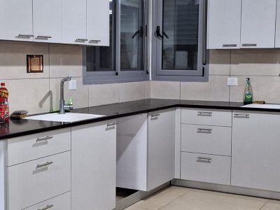 וילה גבעת זאב, עם בריכה גדולה