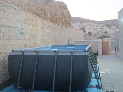 וילה גבעת זאב, עם בריכה גדולה