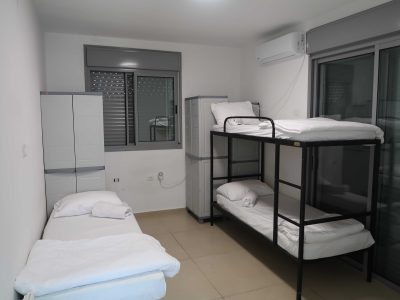 וילה גבעת זאב, עם בריכה גדולה