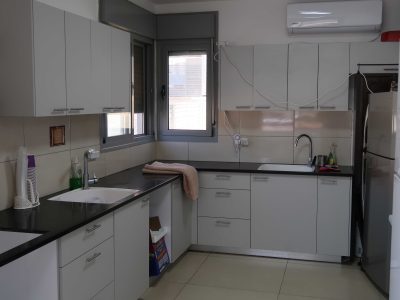 וילה גבעת זאב, עם בריכה גדולה