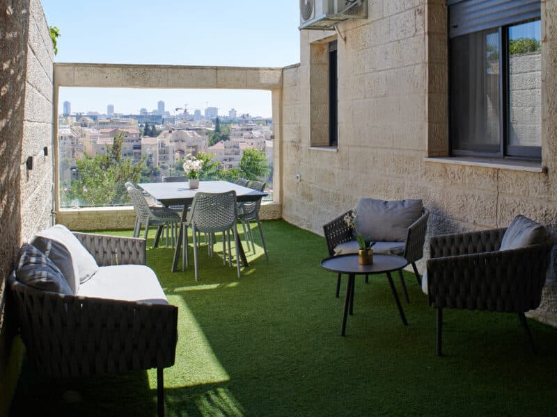 דירת 3 חדרי שינה מפוארת, בית וגן קרוב לבית חולים שערי צדק, ירושלים
