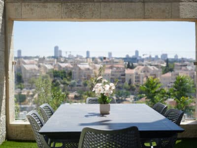 דירת 3 חדרי שינה מפוארת, בית וגן קרוב לבית חולים שערי צדק, ירושלים