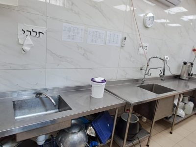 קמפוס ברמה גבוהה עם חצר ענקית ובית כנסת מפואר, בית שמש