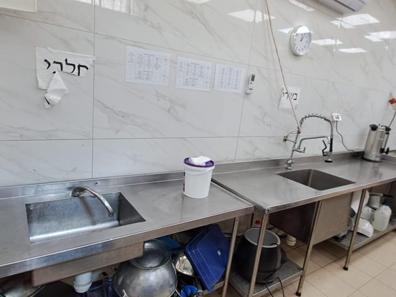 קמפוס ברמה גבוהה עם חצר ענקית ובית כנסת מפואר, בית שמש