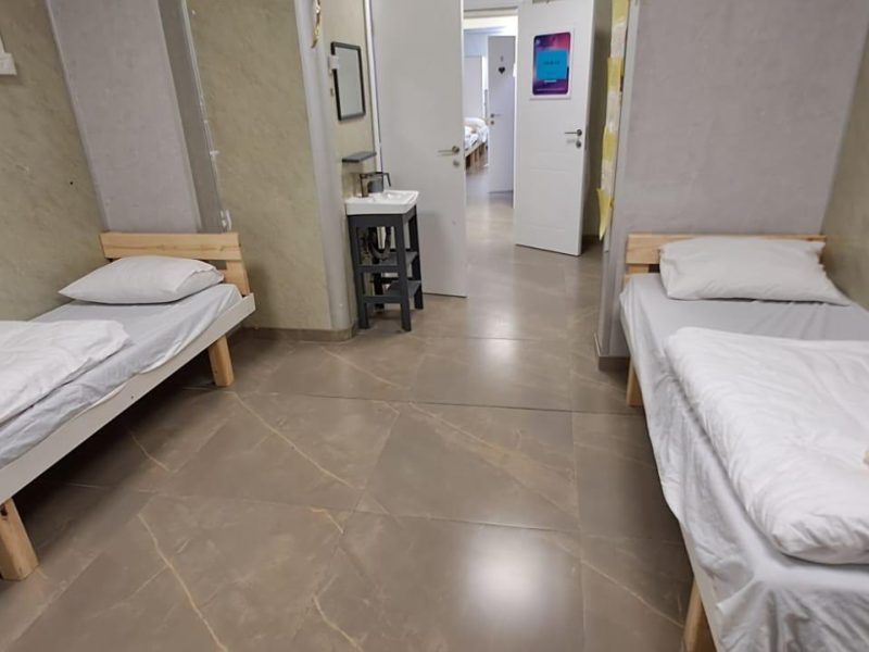 קמפוס ברמה גבוהה עם חצר ענקית ובית כנסת מפואר, בית שמש