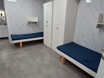 קמפוס ברמה גבוהה עם חצר ענקית ובית כנסת מפואר, בית שמש