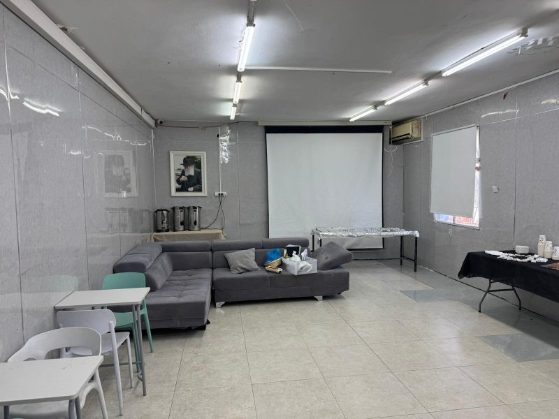 קמפוס ברמה גבוהה עם חצר ענקית ובית כנסת מפואר, בית שמש