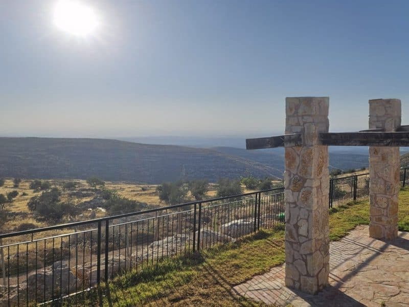 צימר "שירת הציפורים" לשבת במיצד — ג'קוזי וחצר פרטית