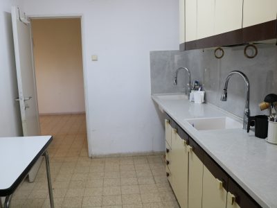 דירת שתי חדרים עם סלון גדול, רמות א' ירושלים