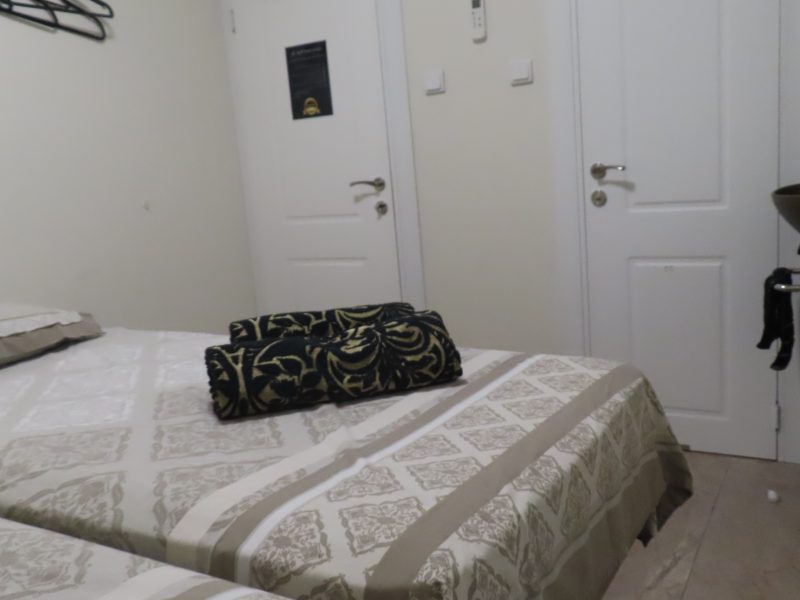 חדרי אירוח, בני ברק, אזור מעייני הישועה
