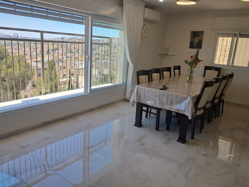 דופלקס גדול, חדשה משופצת יפיפיה, 6 חדרים - רמות ירושלים