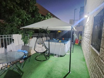 דירת גן גדולה ומרווחת + בריכה , בית שמש