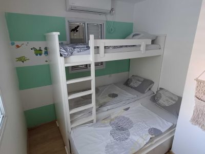 דירה מהממת עם חצר, יסודות