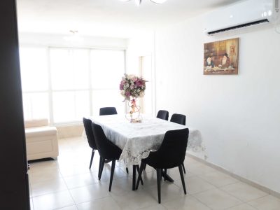 דירה נקיה ומטופחת לשבתות ובין הזמנים!!, צמודה לצאנז, 4 דק' הליכה מהטיילת והחוף הנפרד!!!! נתניה
