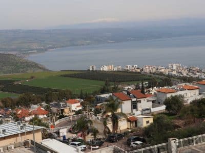 נופש מושלם וממוזג, טבריה עילית! דירה חדשה, נוף פנורמי מטורף והתאמה מלאה לציבור החרדי